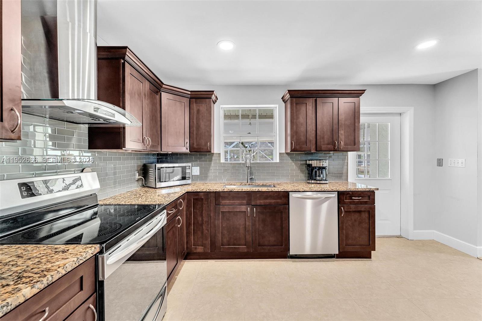 10006 SW Tyler Ter