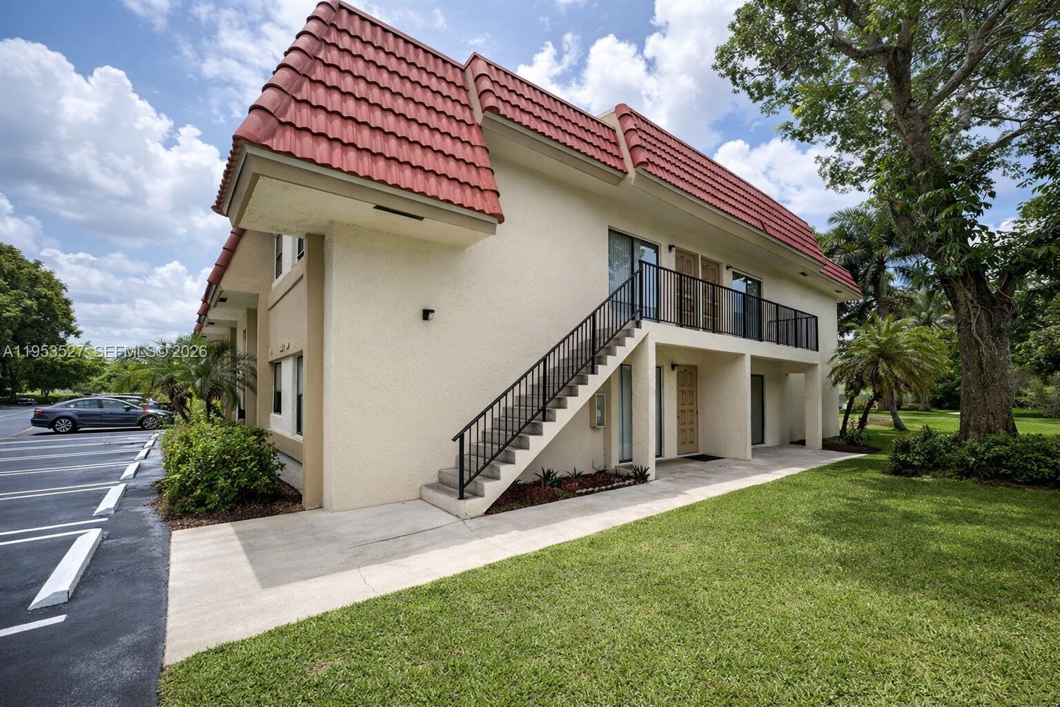 11116 Royal Palm Blvd # 10 Unit: 2-10