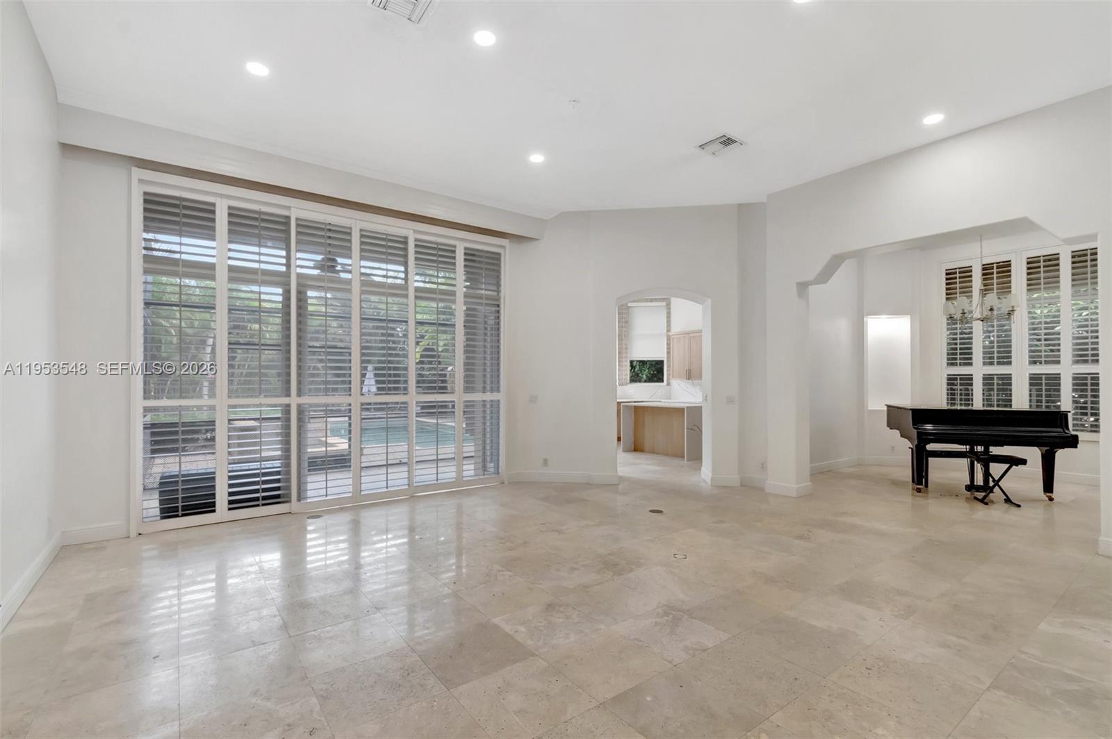8244 Lakeview Dr