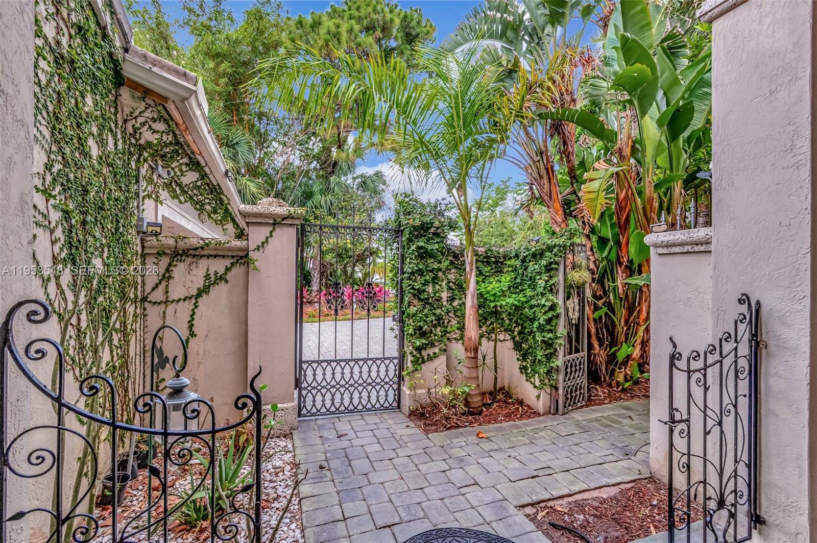 8244 Lakeview Dr