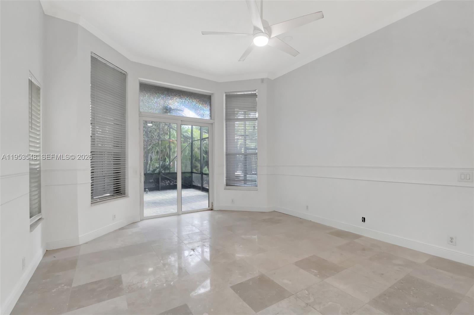 8244 Lakeview Dr