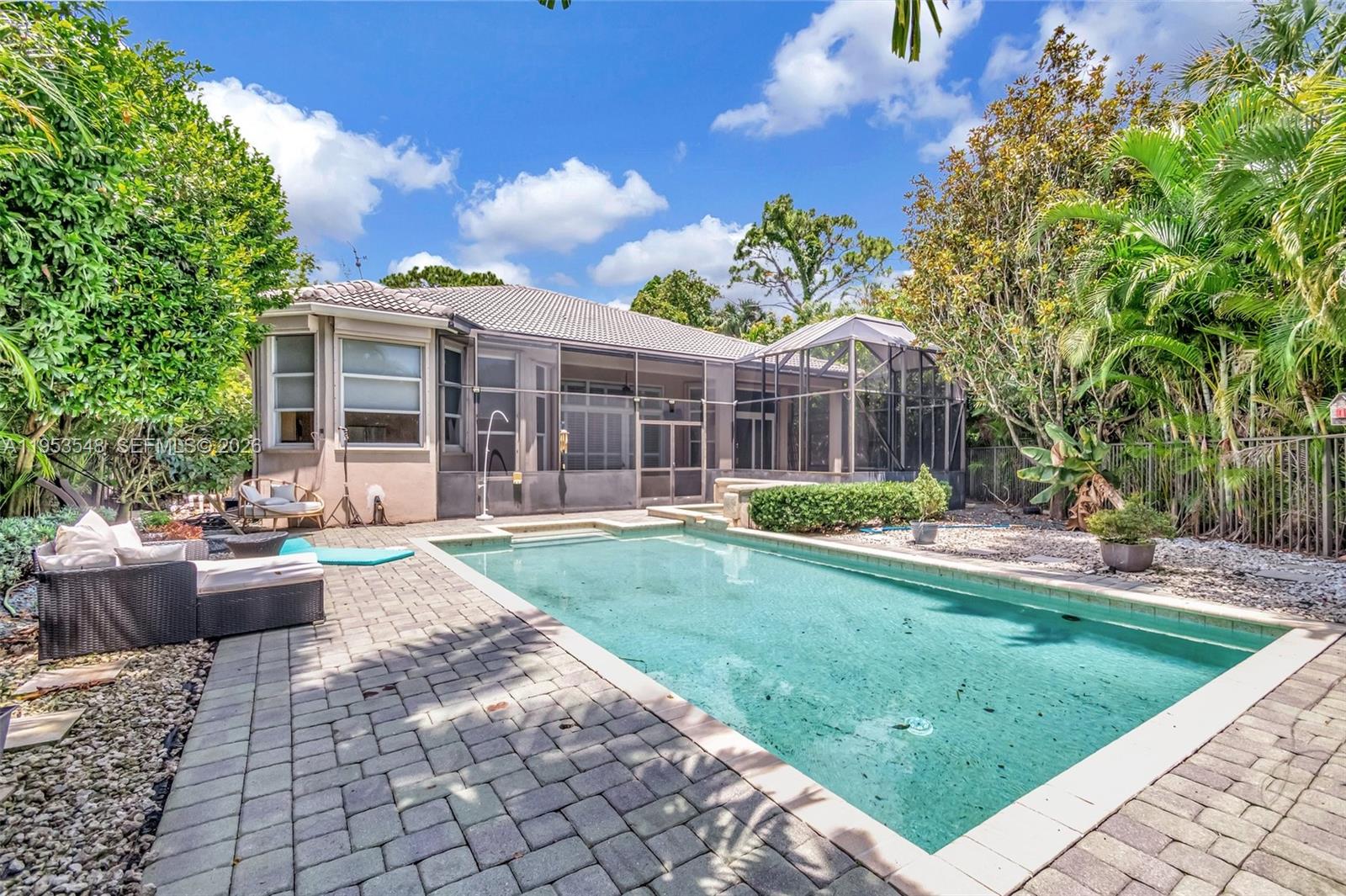 8244 Lakeview Dr