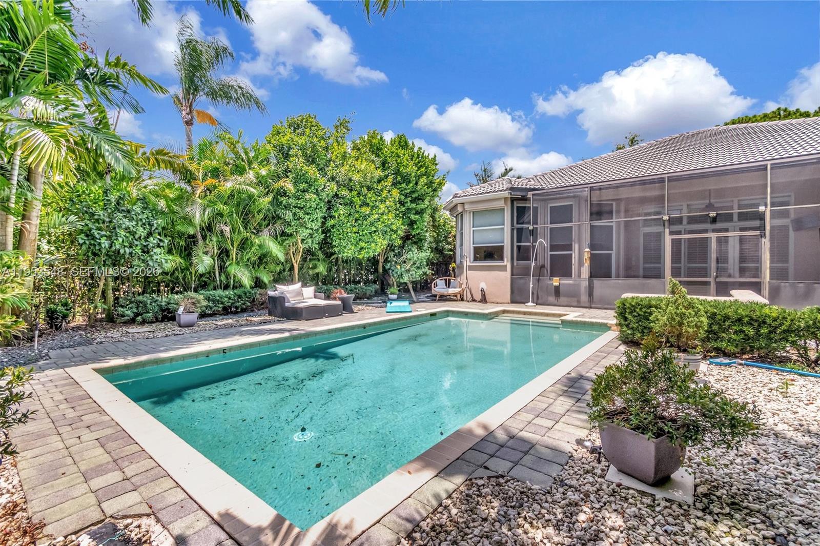8244 Lakeview Dr