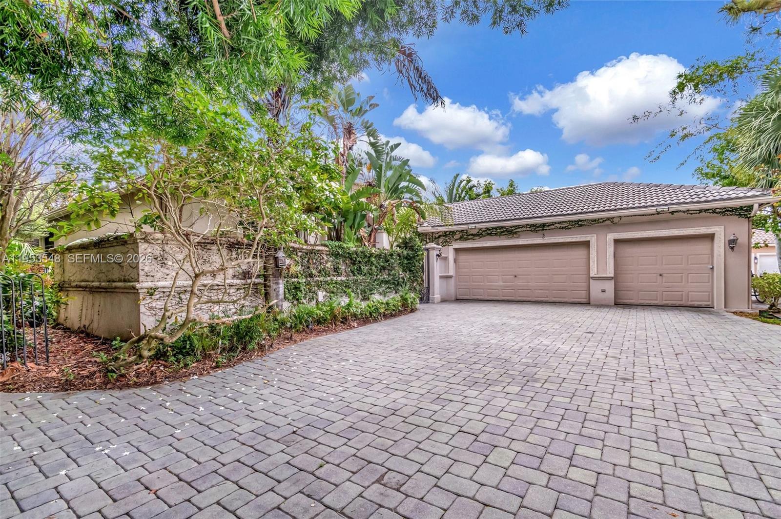 8244 Lakeview Dr