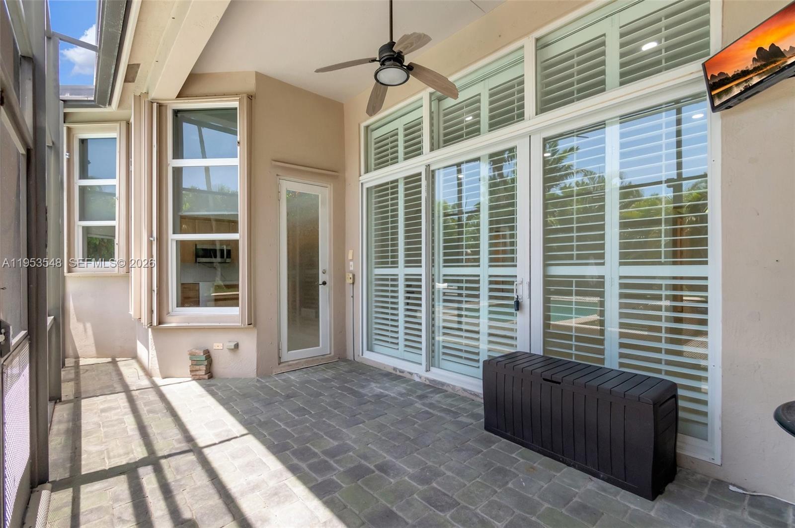 8244 Lakeview Dr