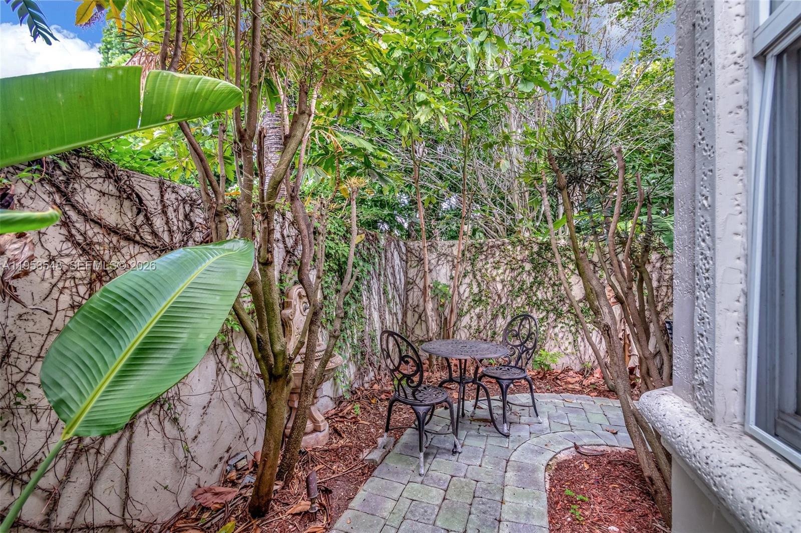 8244 Lakeview Dr