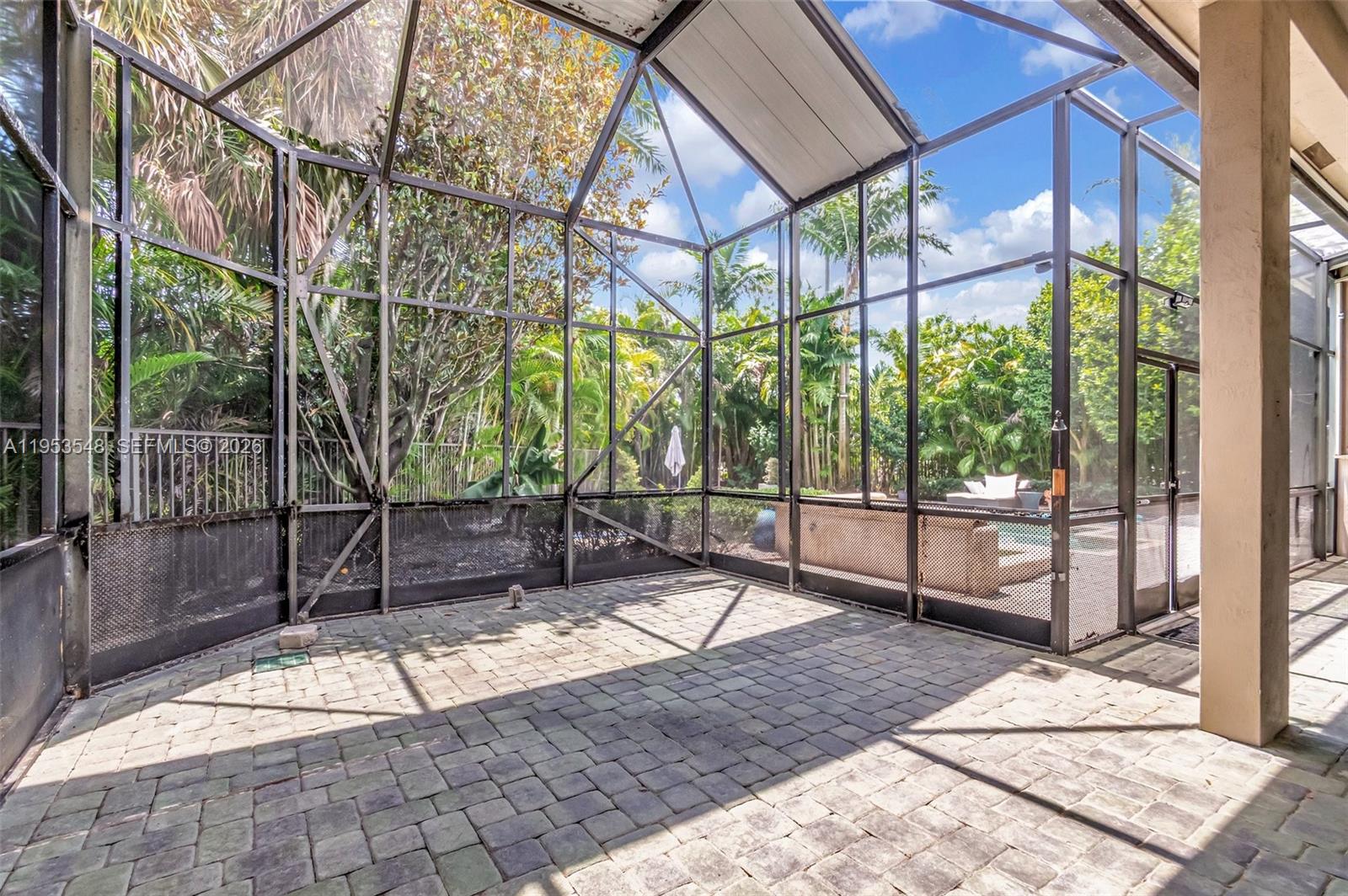 8244 Lakeview Dr