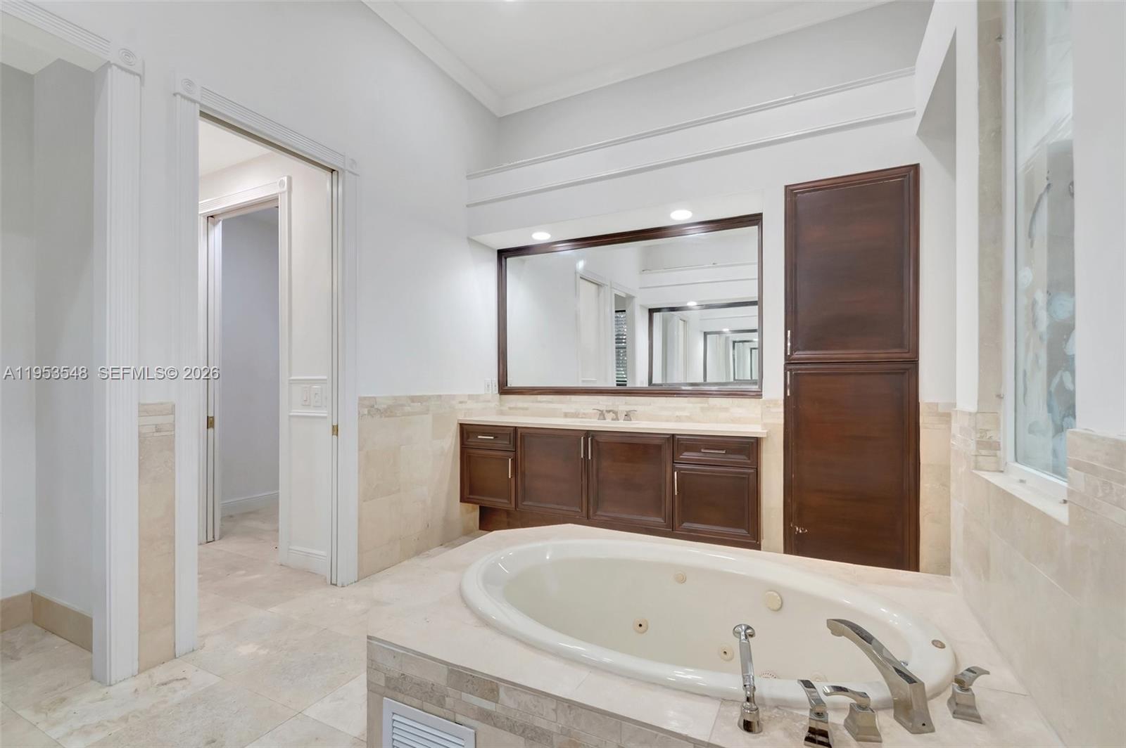 8244 Lakeview Dr