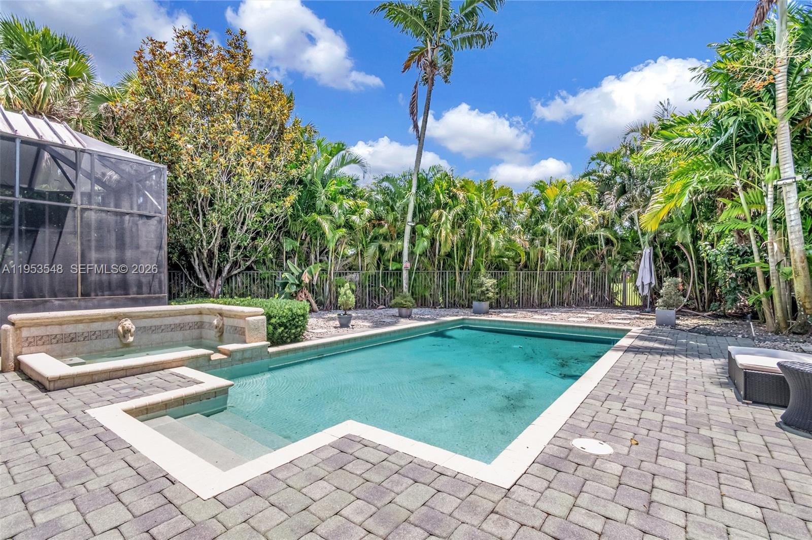 8244 Lakeview Dr
