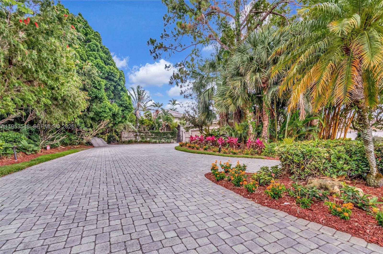 8244 Lakeview Dr