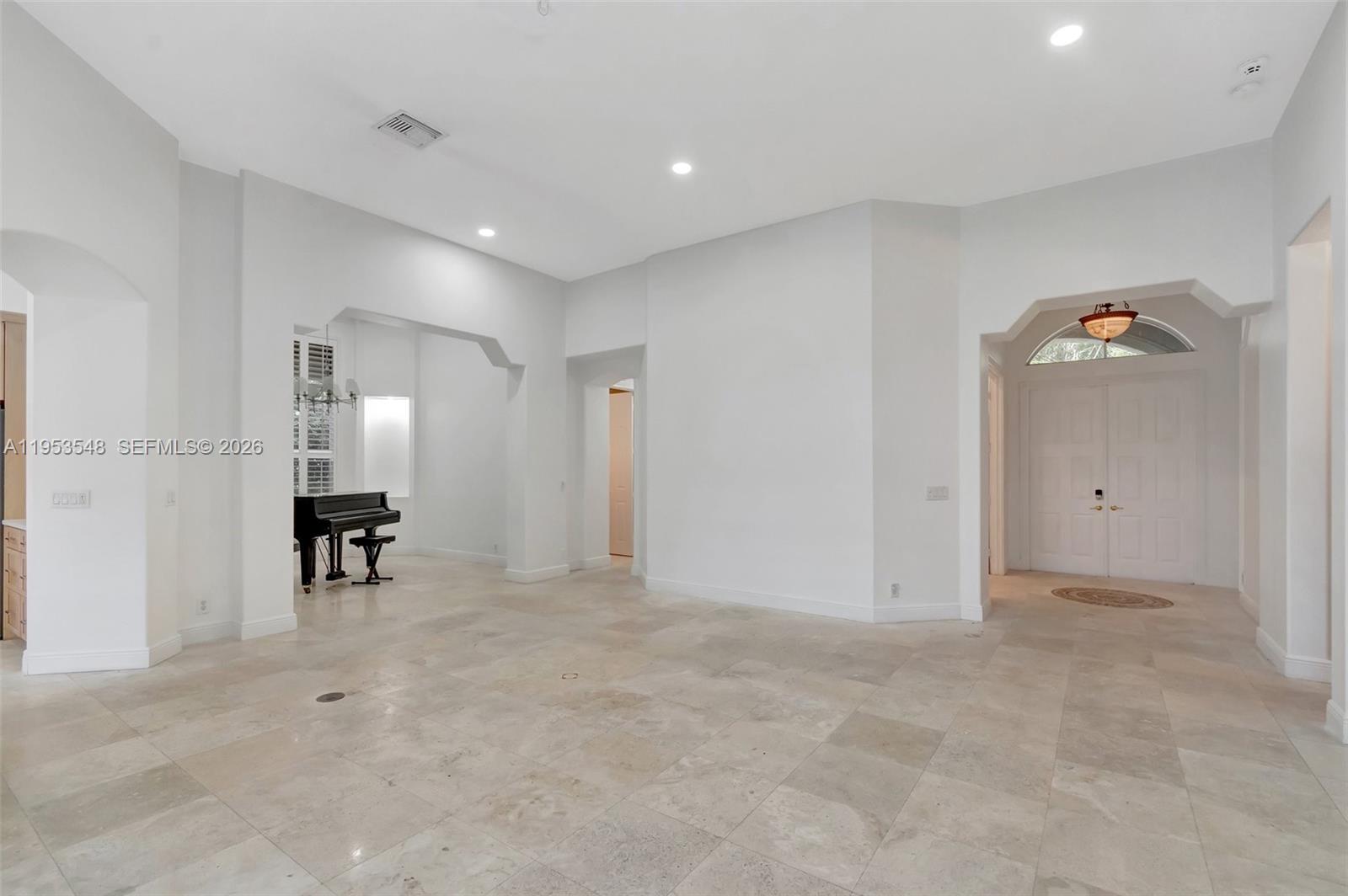 8244 Lakeview Dr