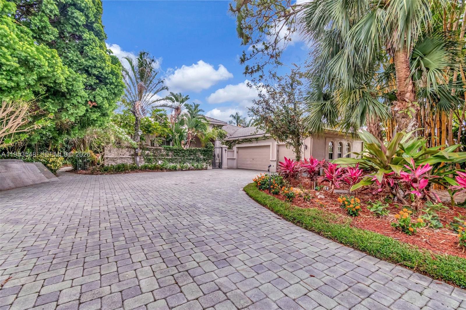 8244 Lakeview Dr