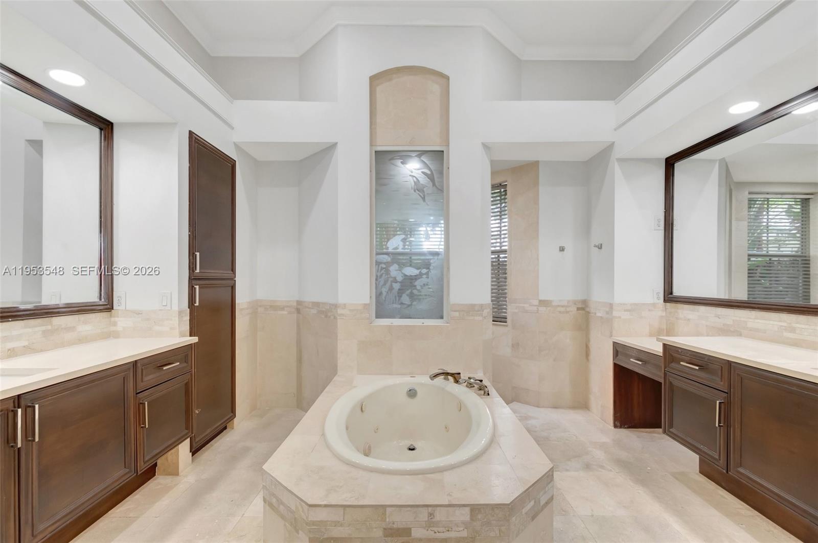8244 Lakeview Dr