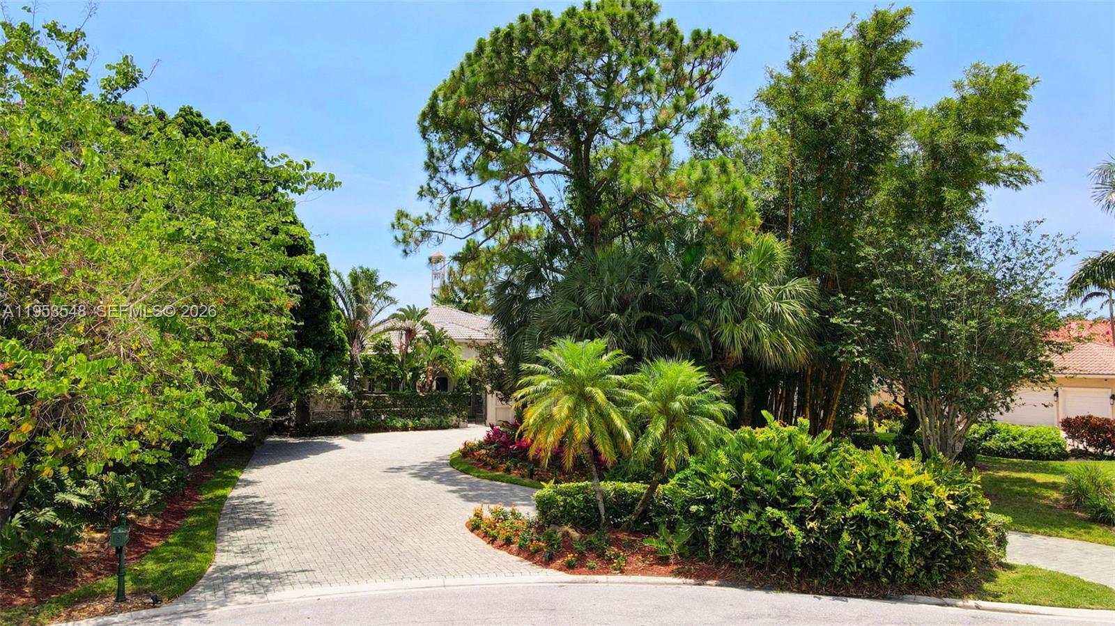 8244 Lakeview Dr