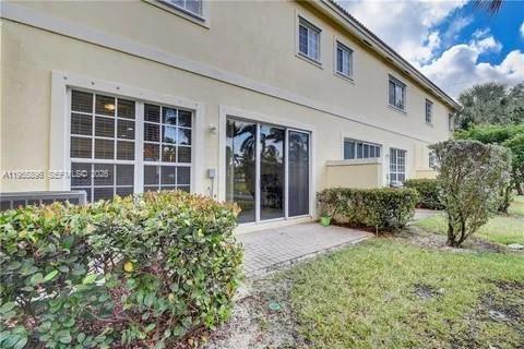 3195 NW 31st Ter