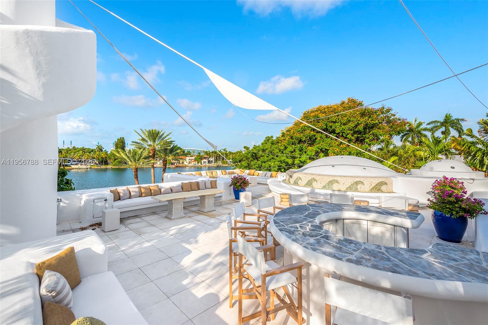 24 S Hibiscus Dr