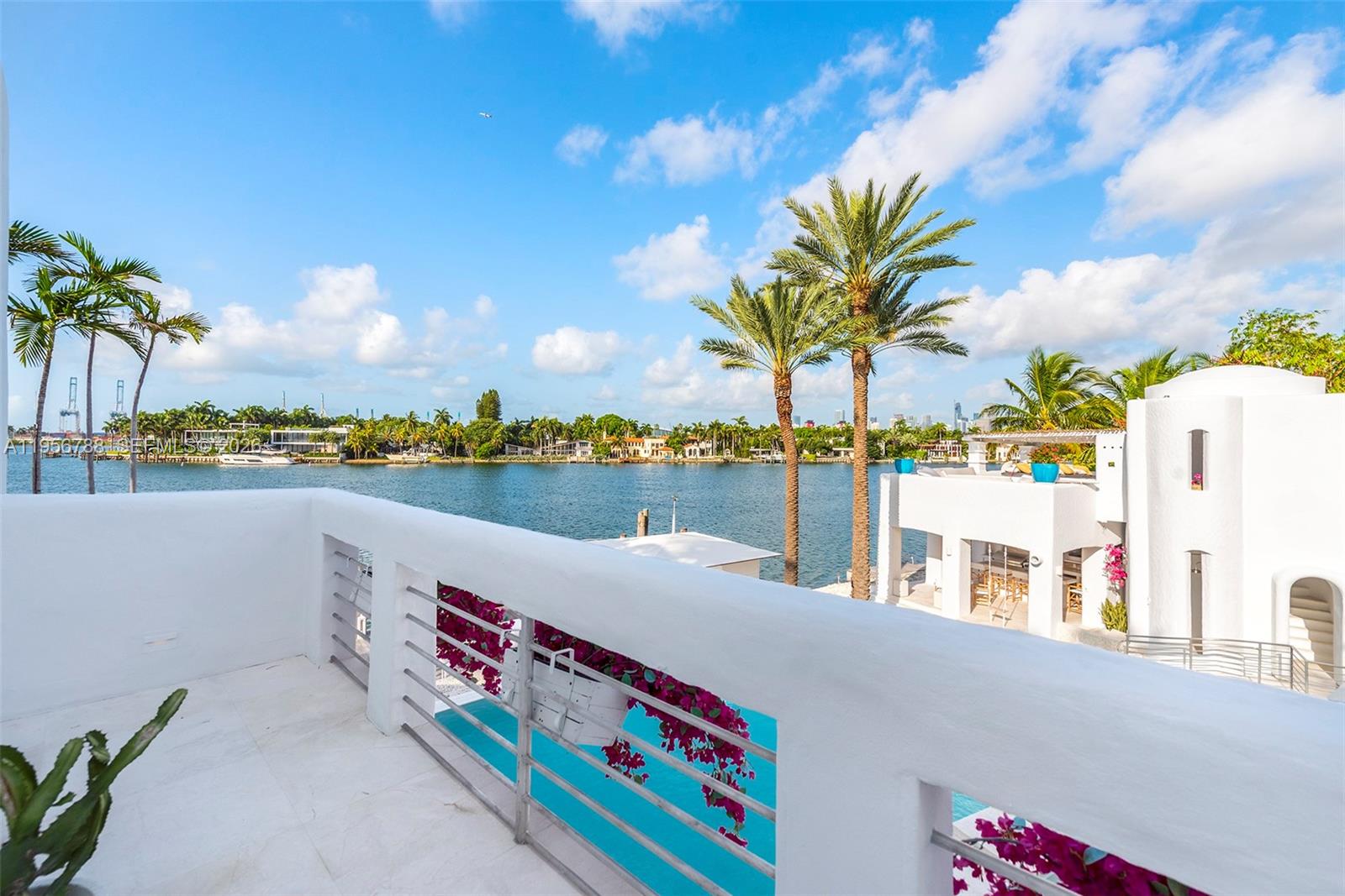 24 S Hibiscus Dr
