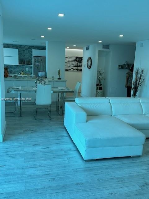 18041 Biscayne Blvd # 904