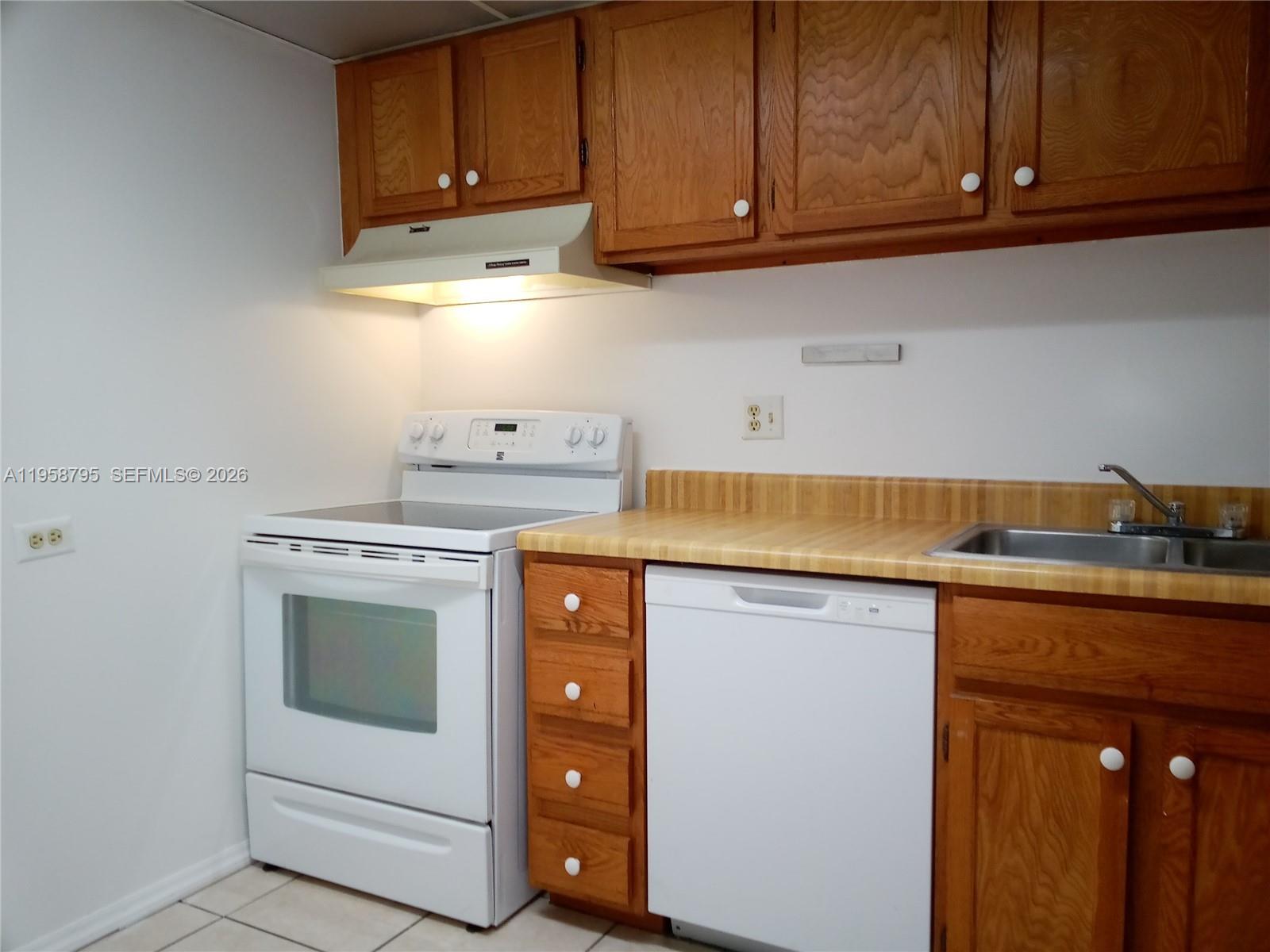 3720 Inverrary Dr # 2S