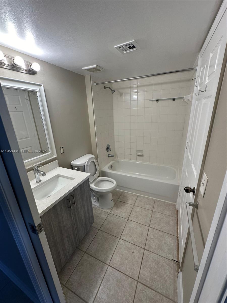5005 Wiles Rd # 104