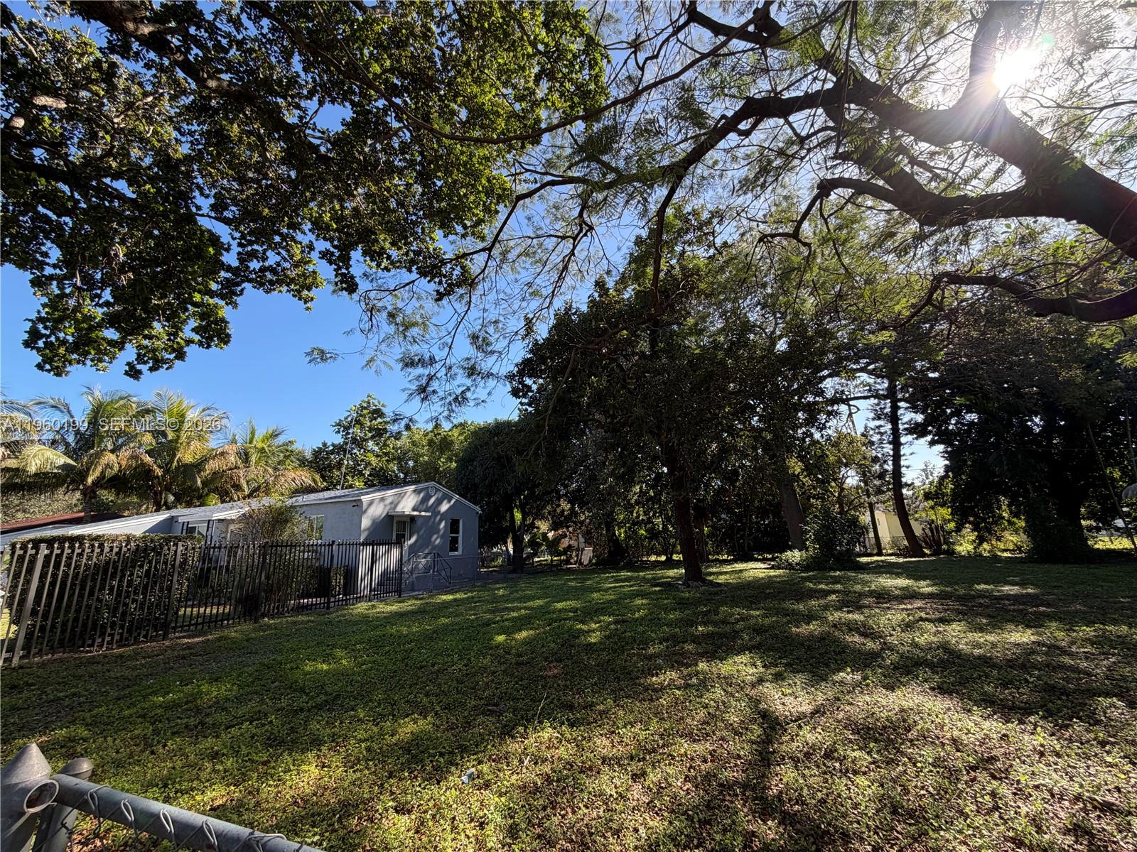 1060 NW 44th St