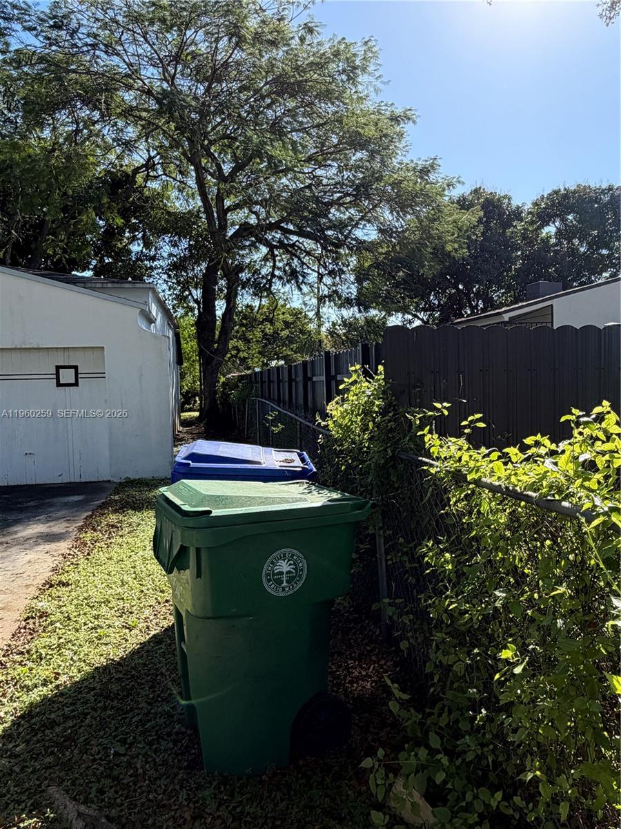 1070 NW 44th St