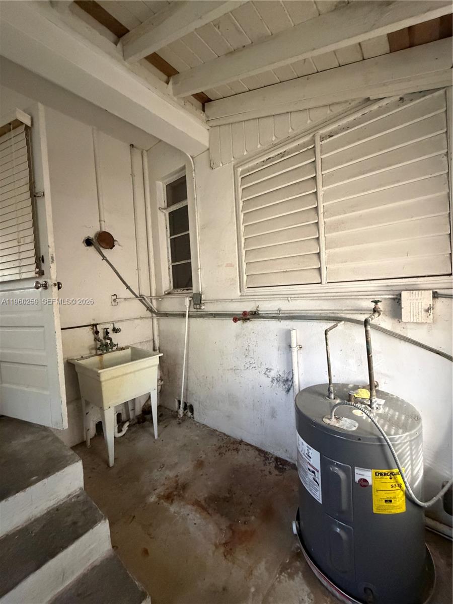1070 NW 44th St