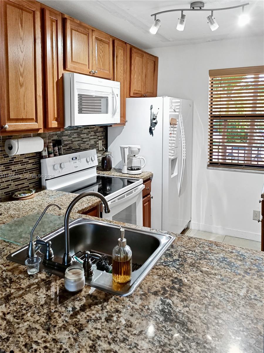 10402 Sunrise Lakes Blvd Unit: 201