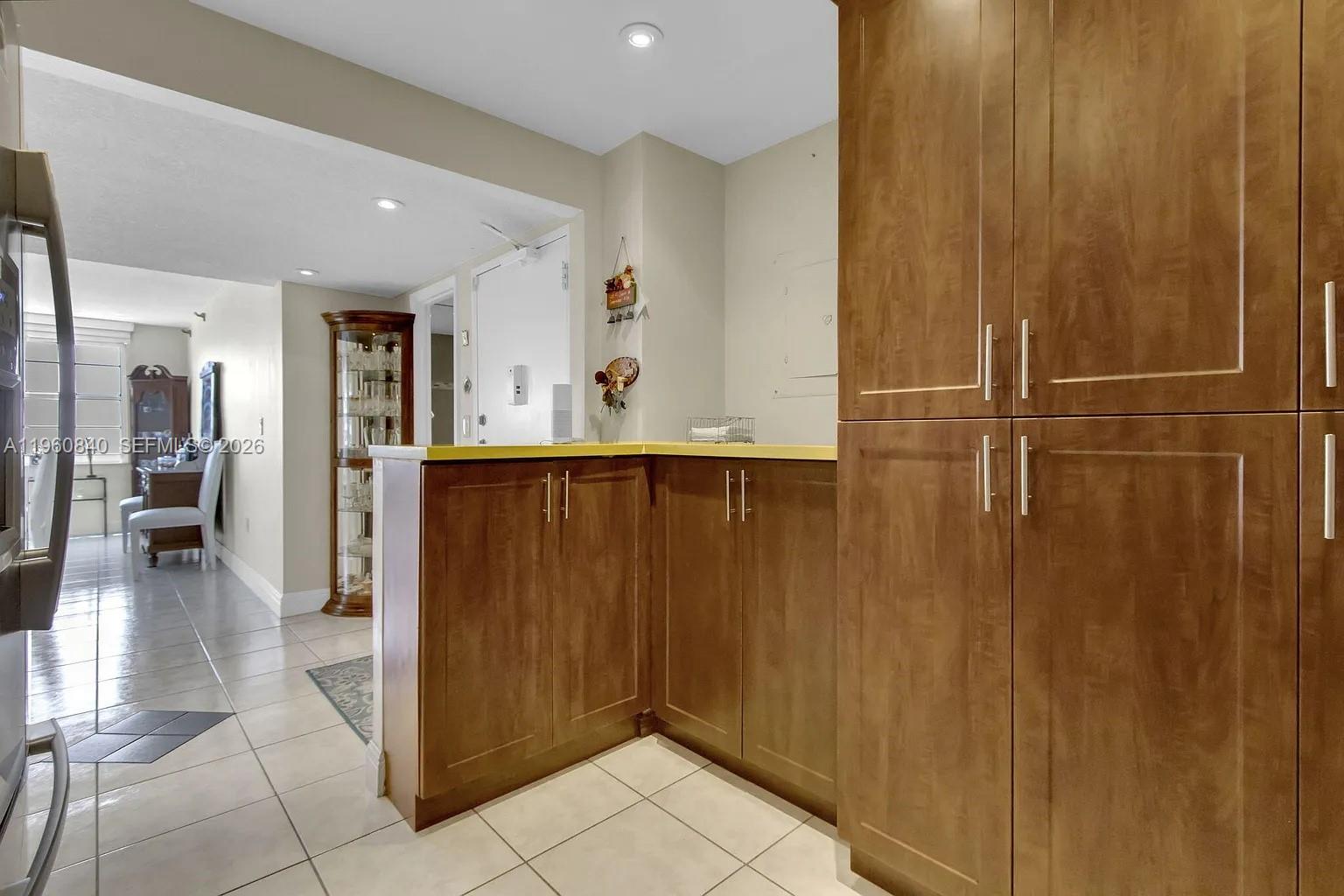 1950 S Ocean Dr # 17E