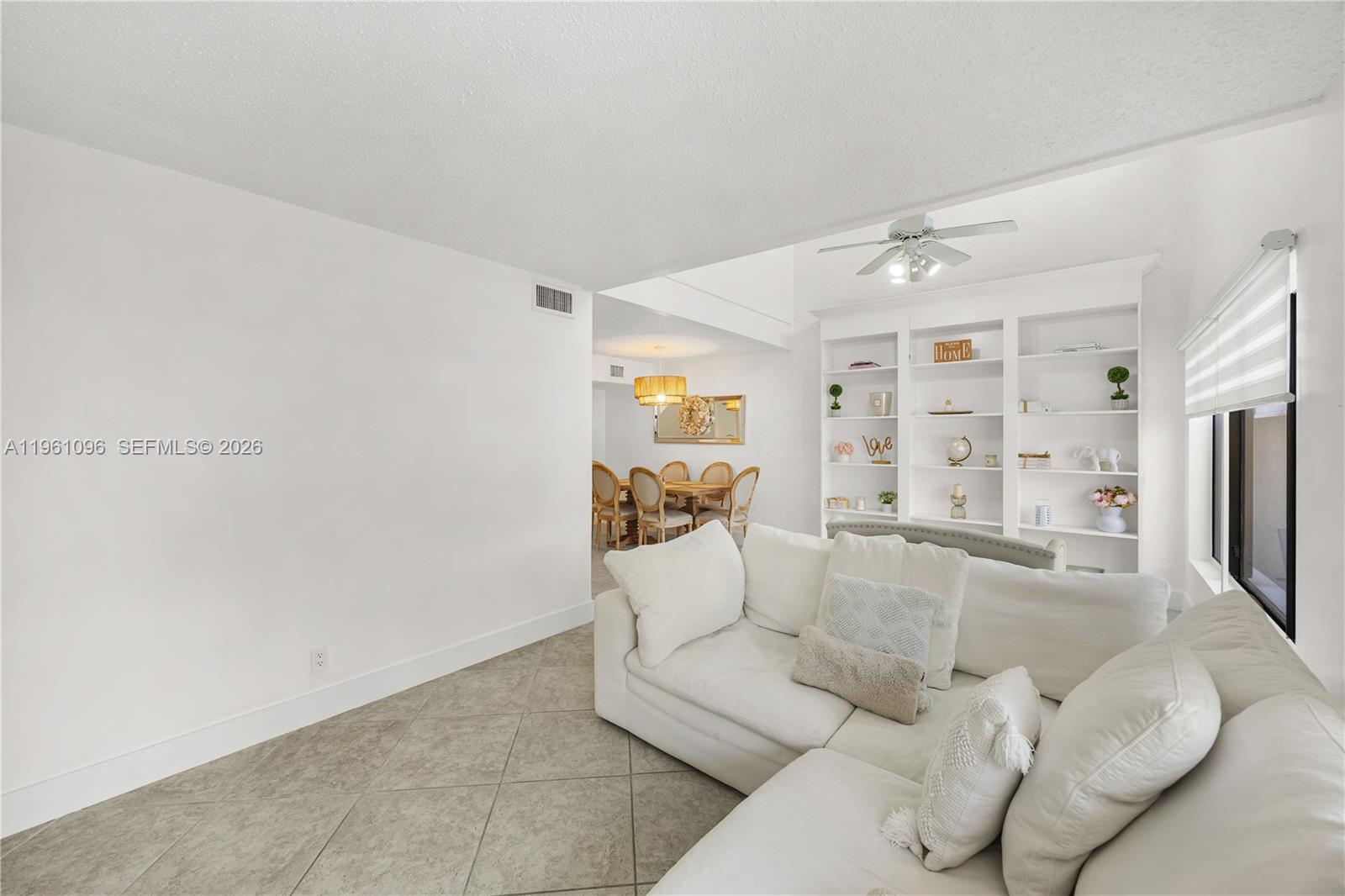 4299 N 76th Ave