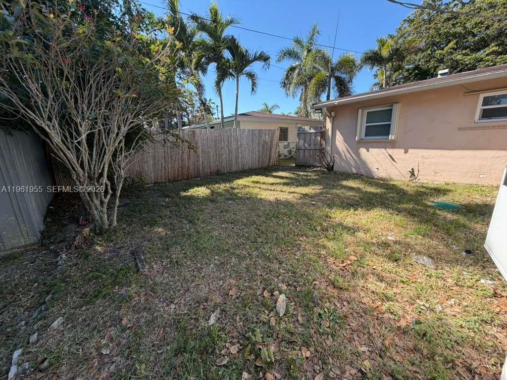 2121 N 57th Ter