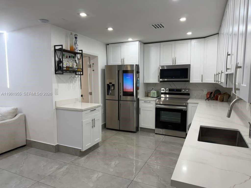 2121 N 57th Ter