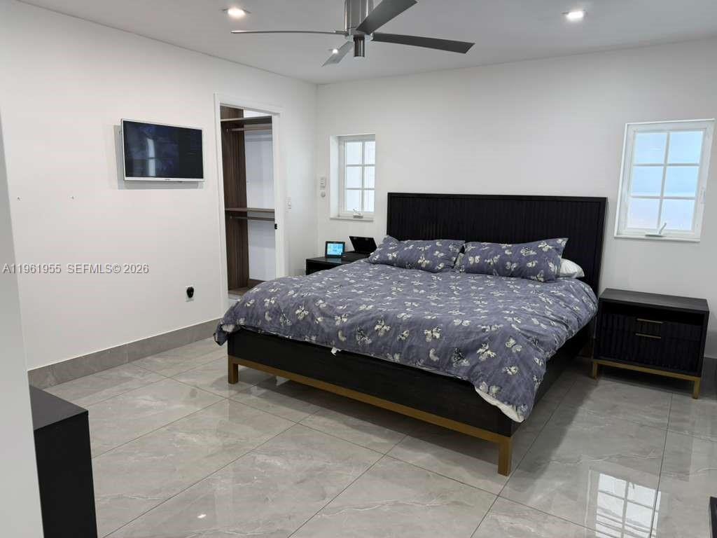 2121 N 57th Ter