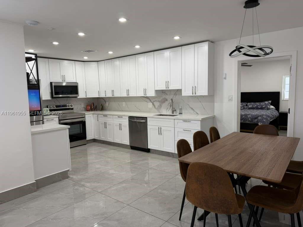 2121 N 57th Ter