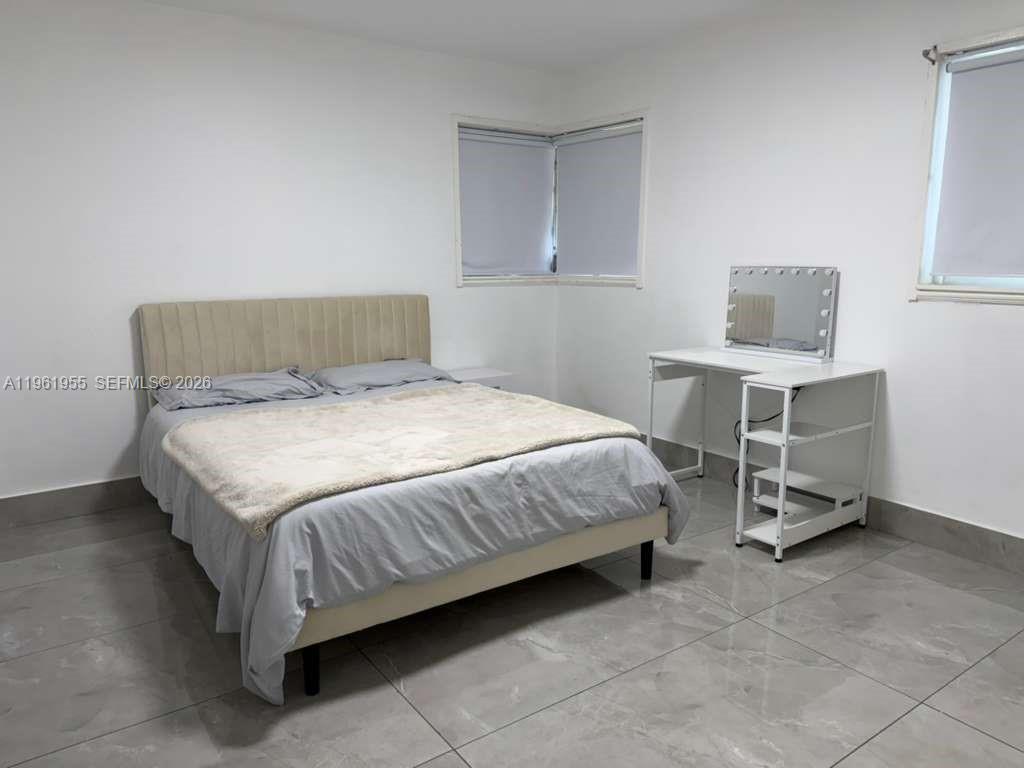 2121 N 57th Ter