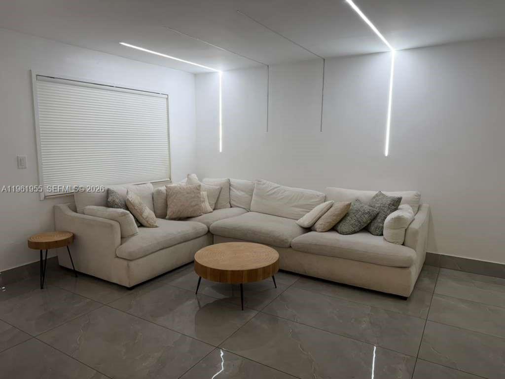 2121 N 57th Ter