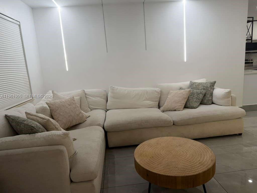 2121 N 57th Ter