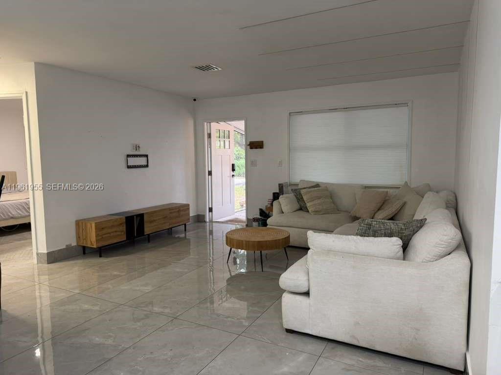2121 N 57th Ter