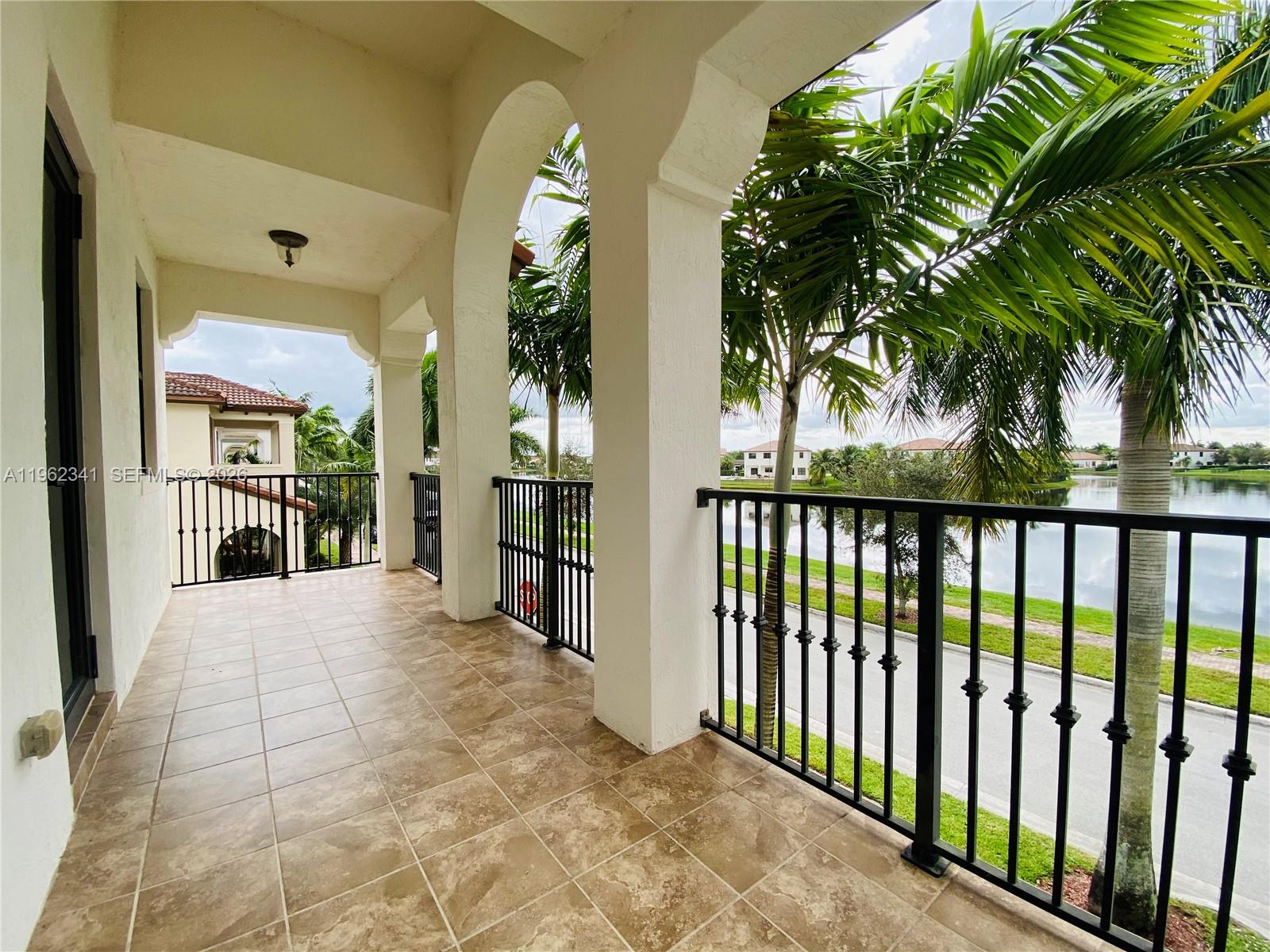 8353 NW 38th St