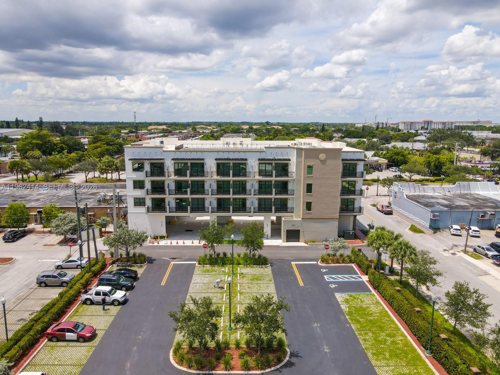 4100 Davie Rd Unit: 402