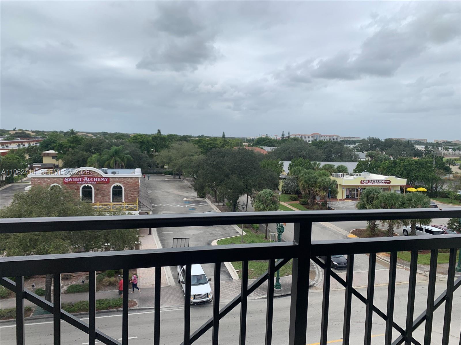 4100 Davie Rd Unit: 402