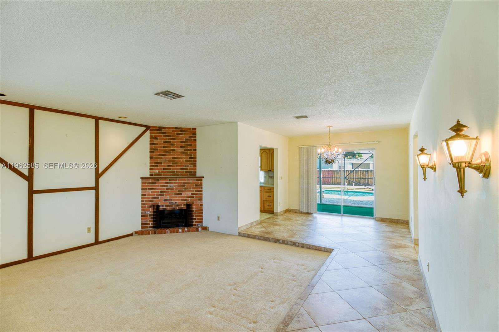 2225 N 39th Ave