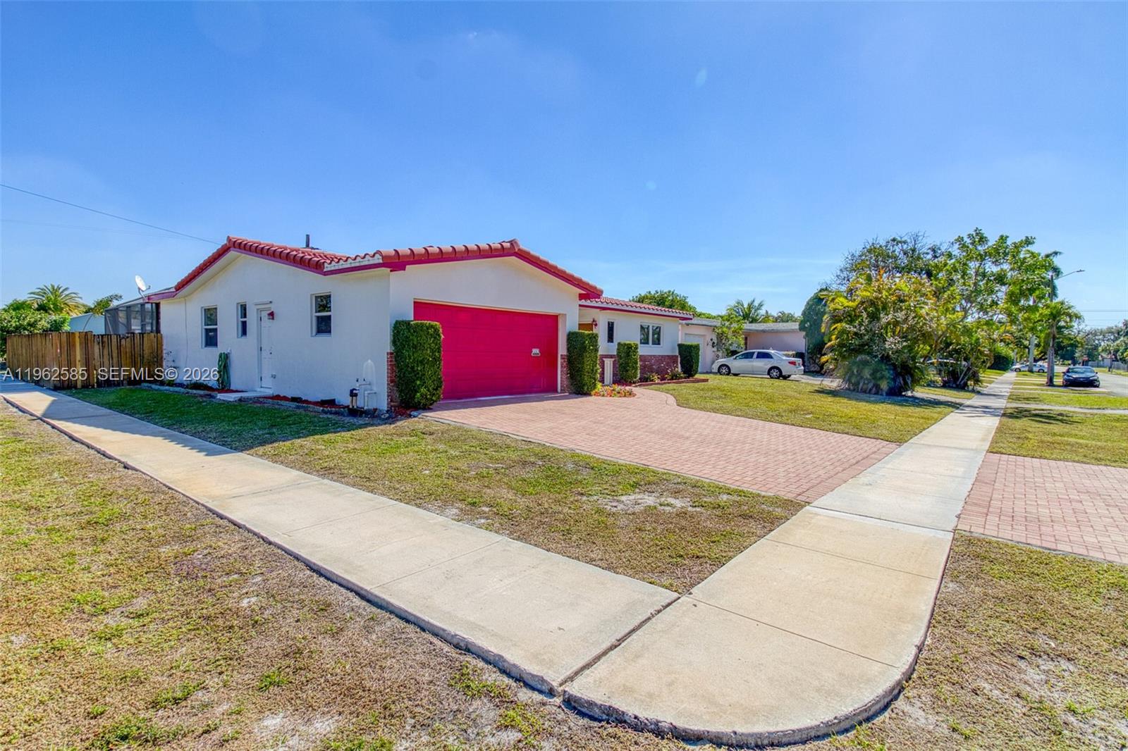 2225 N 39th Ave