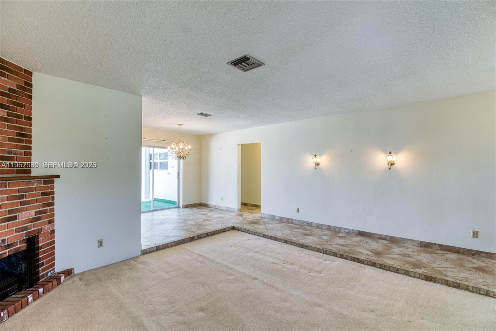2225 N 39th Ave