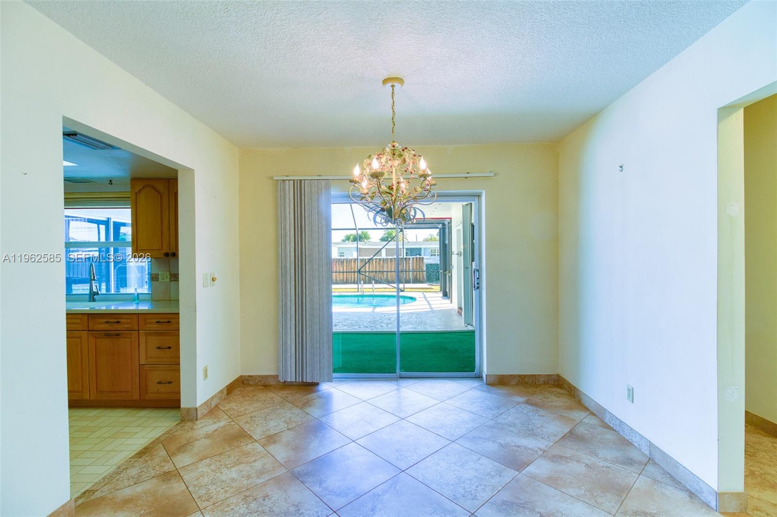 2225 N 39th Ave