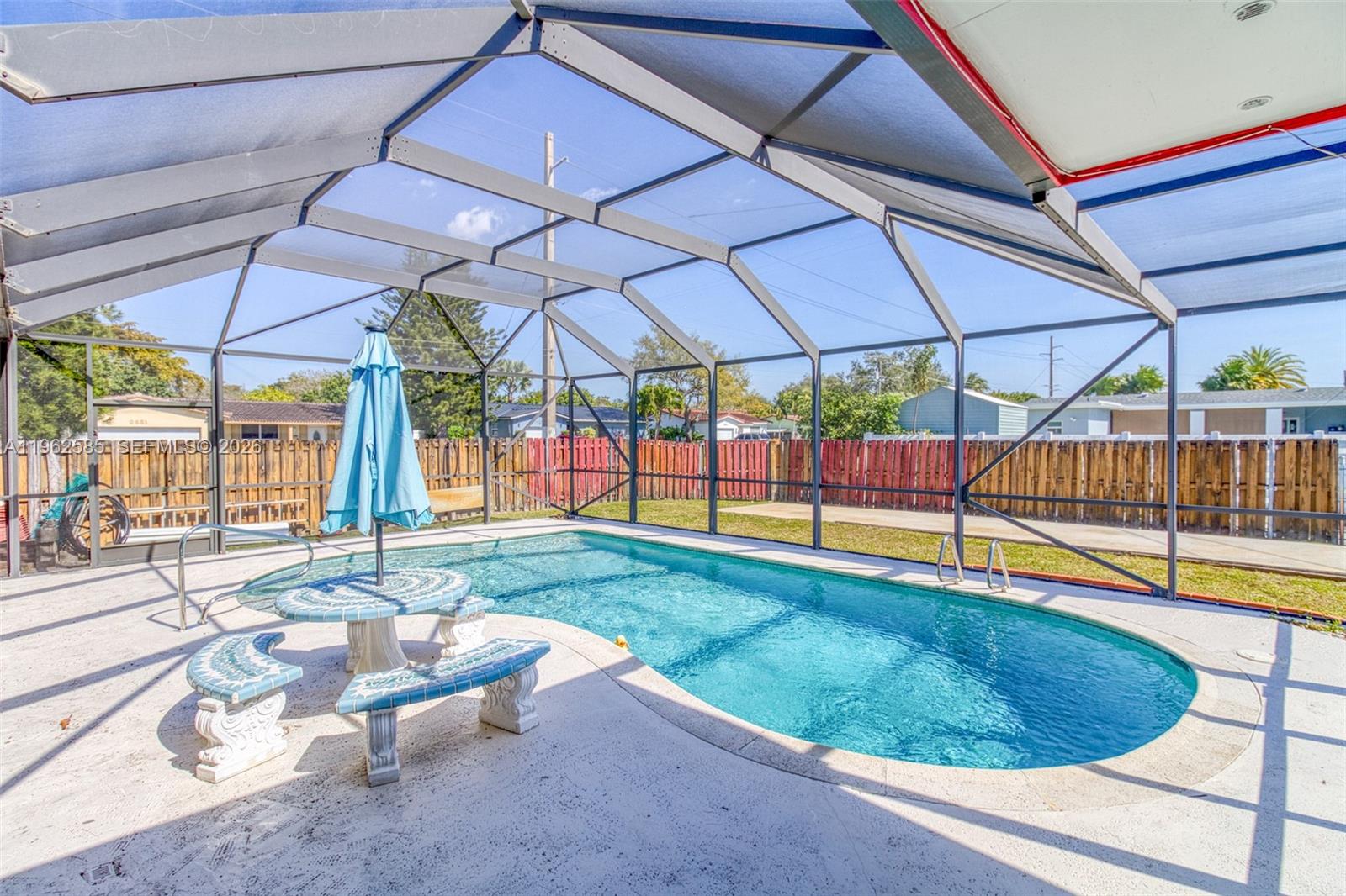 2225 N 39th Ave