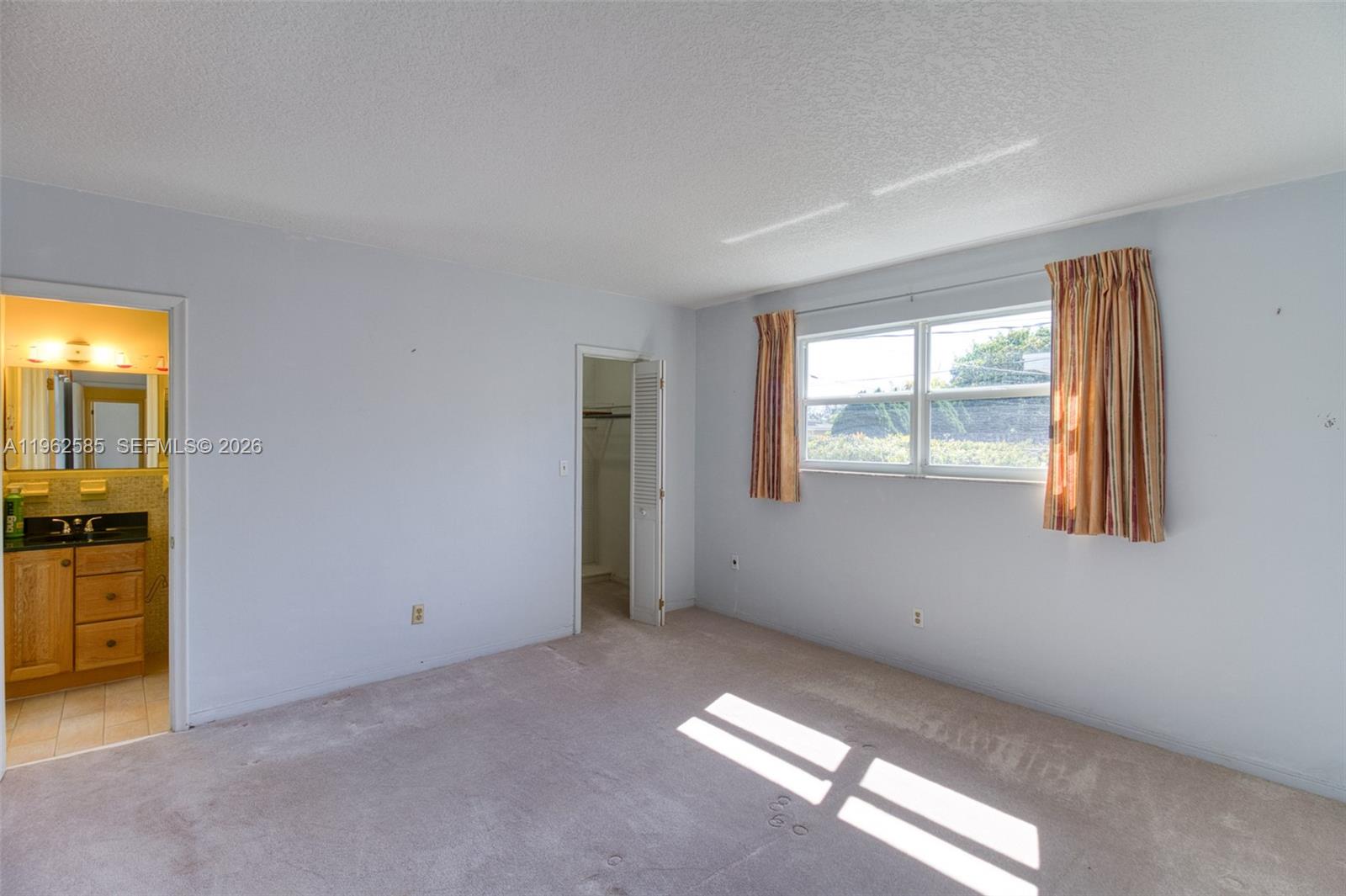 2225 N 39th Ave