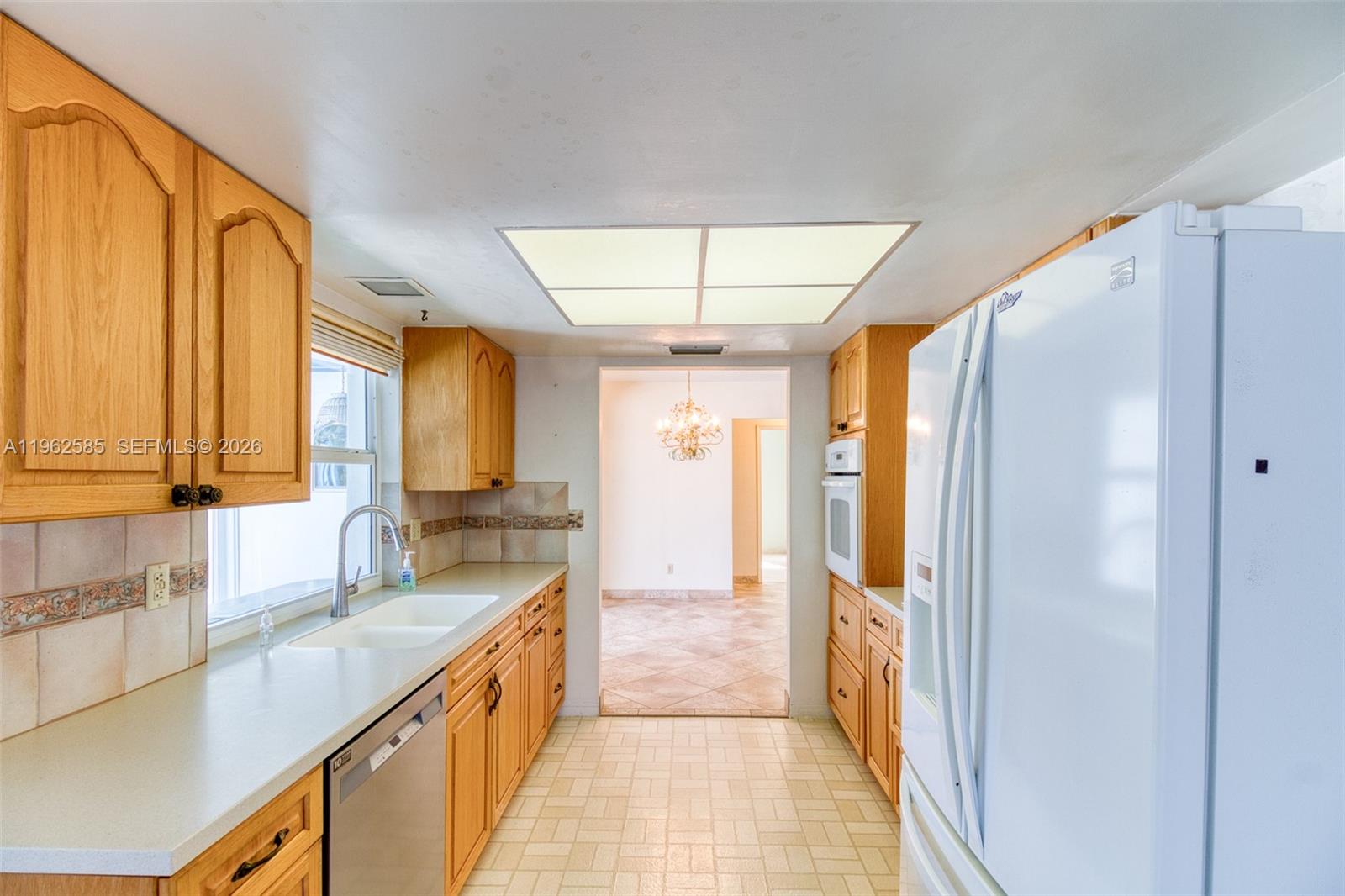 2225 N 39th Ave