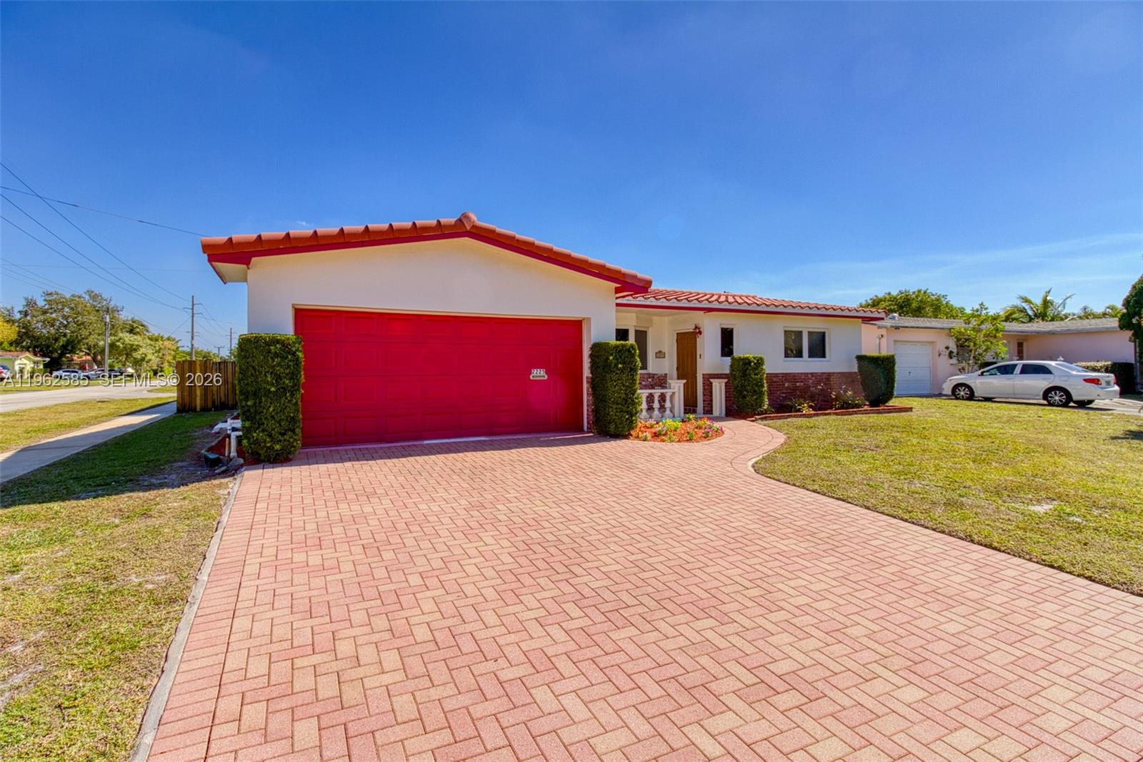 2225 N 39th Ave