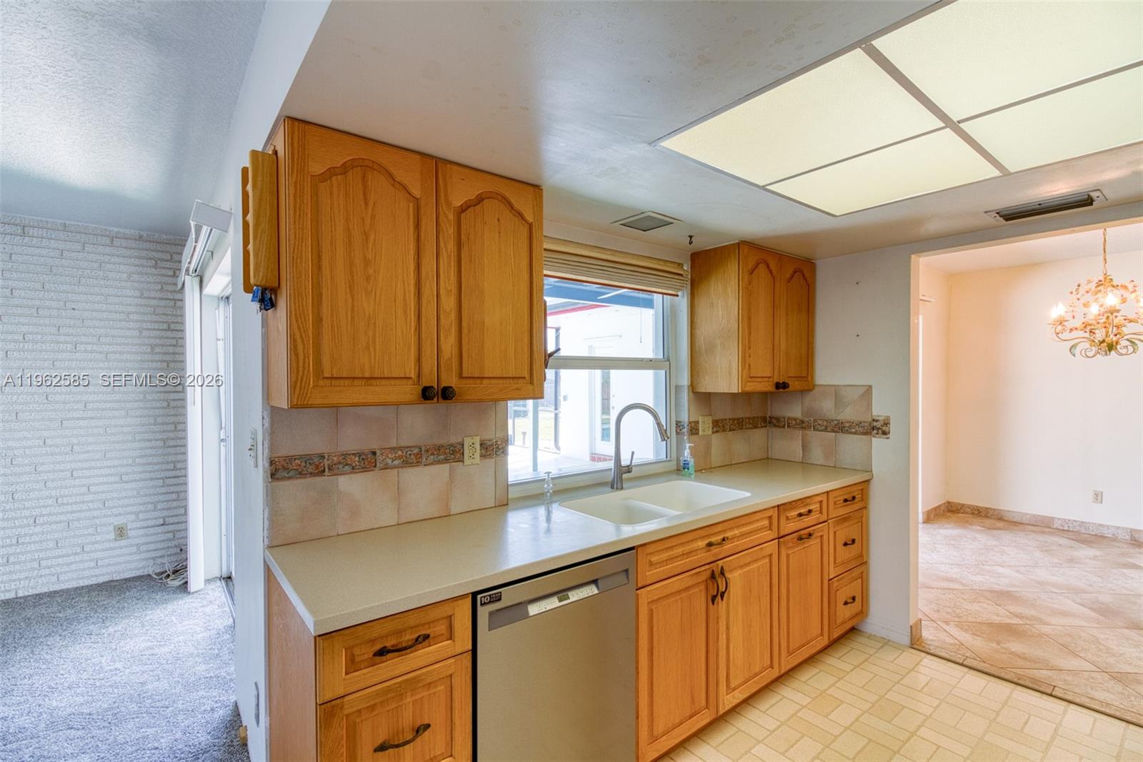 2225 N 39th Ave